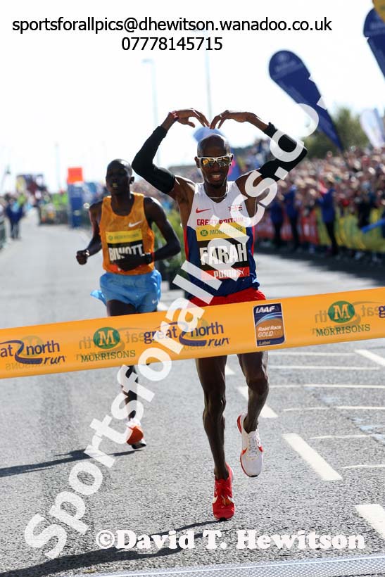 Mo Farah wins the mens Morrisons Great North Run. Photo: David T. Hewitson/Sports for All Pics